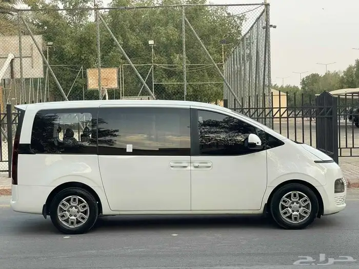 هيونداي ستاريا 2022 فل نظيف بحالة الوكالة 6