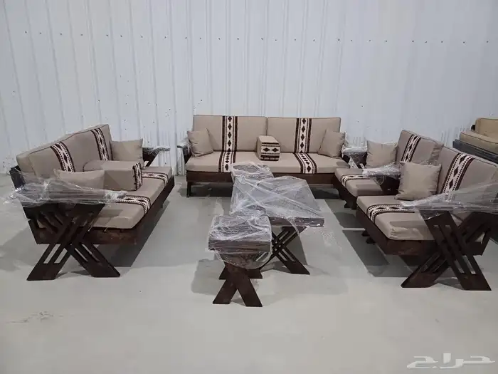 كراسي خشب وجلسات خارجية 0