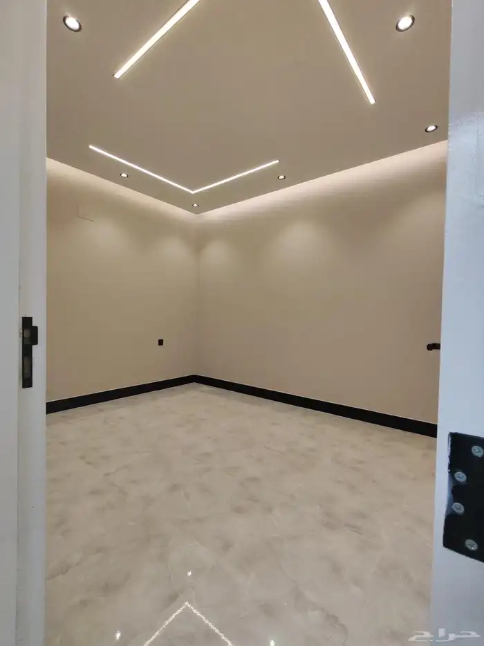 للبيع روف مع ملحق (بأحد رفيده)تشطيب فاخر مساحه 352 30