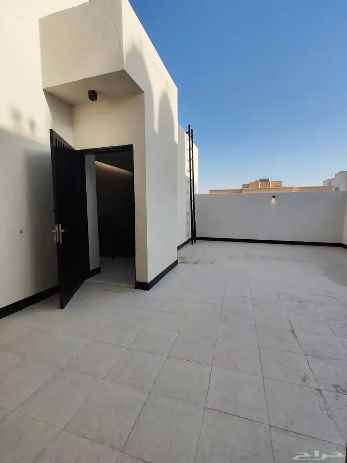 للبيع روف مع ملحق (بأحد رفيده)تشطيب فاخر مساحه 352 23
