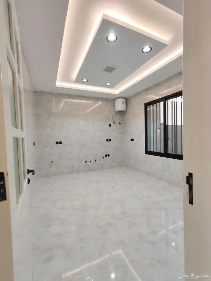 للبيع روف مع ملحق (بأحد رفيده)تشطيب فاخر مساحه 352 34