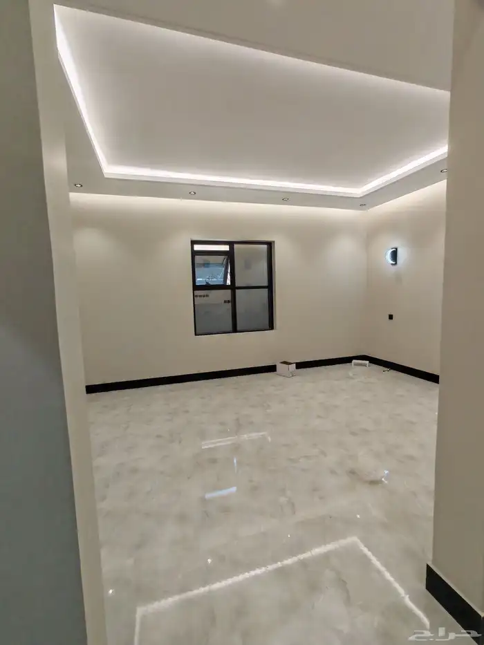 للبيع روف مع ملحق (بأحد رفيده)تشطيب فاخر مساحه 352 7