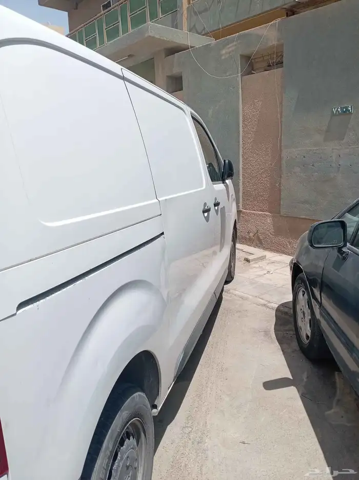 للبيع فان بضاعة ديزل اقتصادي جدا بحالة الوكالة قير اوتوماتيك 2