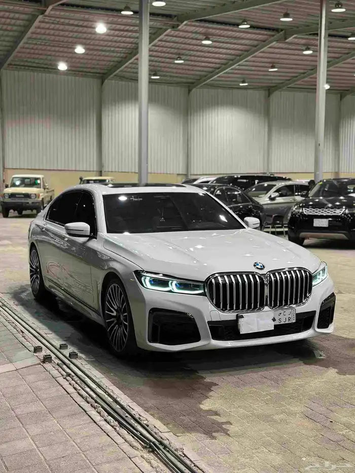 بي ام دبليو 750 موديل 2022 2