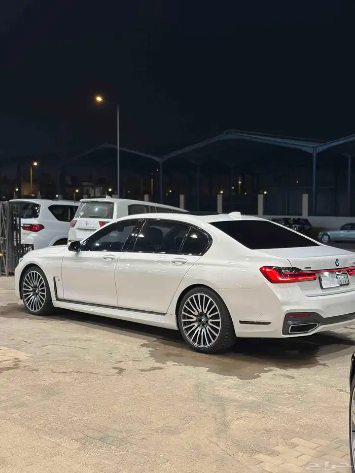بي ام دبليو 750 موديل 2022 3