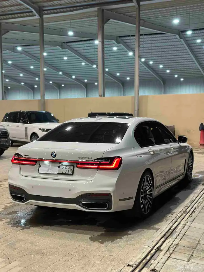 بي ام دبليو 750 موديل 2022 4