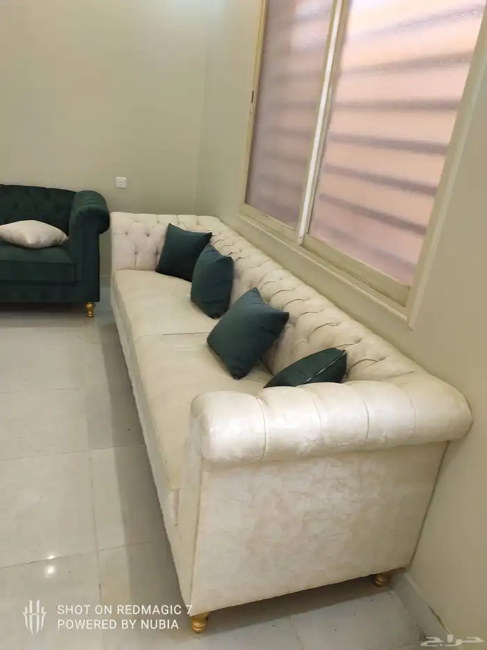 الكنب والطاوله مع بعض للبيع 4