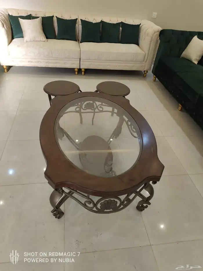 الكنب والطاوله مع بعض للبيع 2