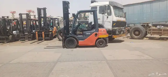 كرينات رفعات شوكيه للايجار فركلفت رفعه شوكيه كرين ونش 5