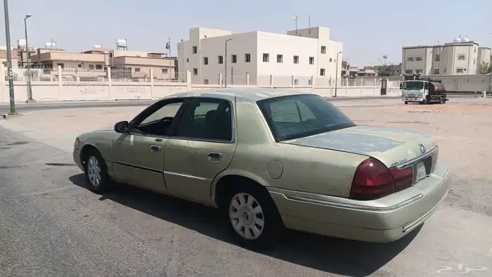 السلام عليكم أعرض السيارة فورد ماركيز 2003 للبيع 7