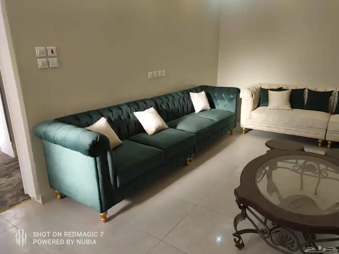 الكنب والطاوله مع بعض للبيع 0