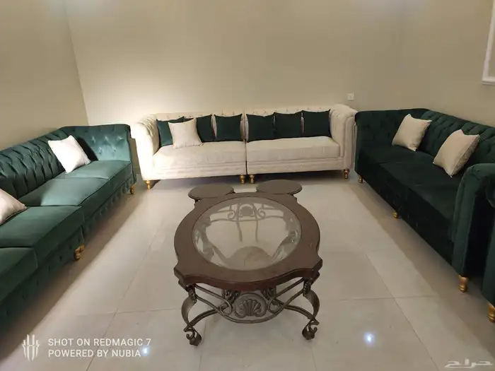 الكنب والطاوله مع بعض للبيع 1