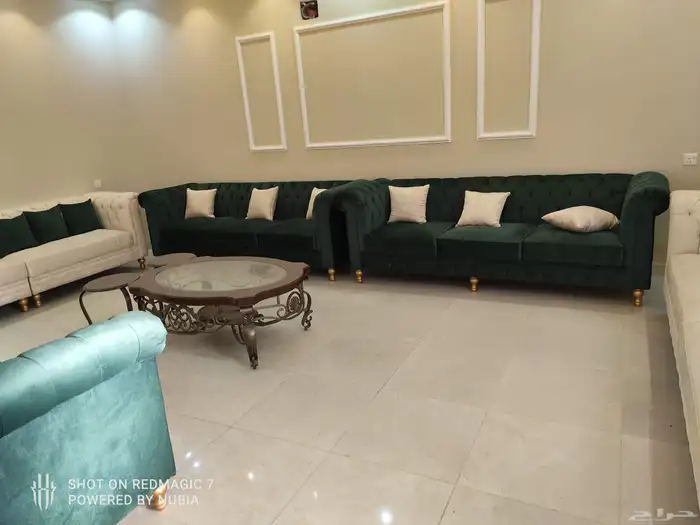 الكنب والطاوله مع بعض للبيع 3