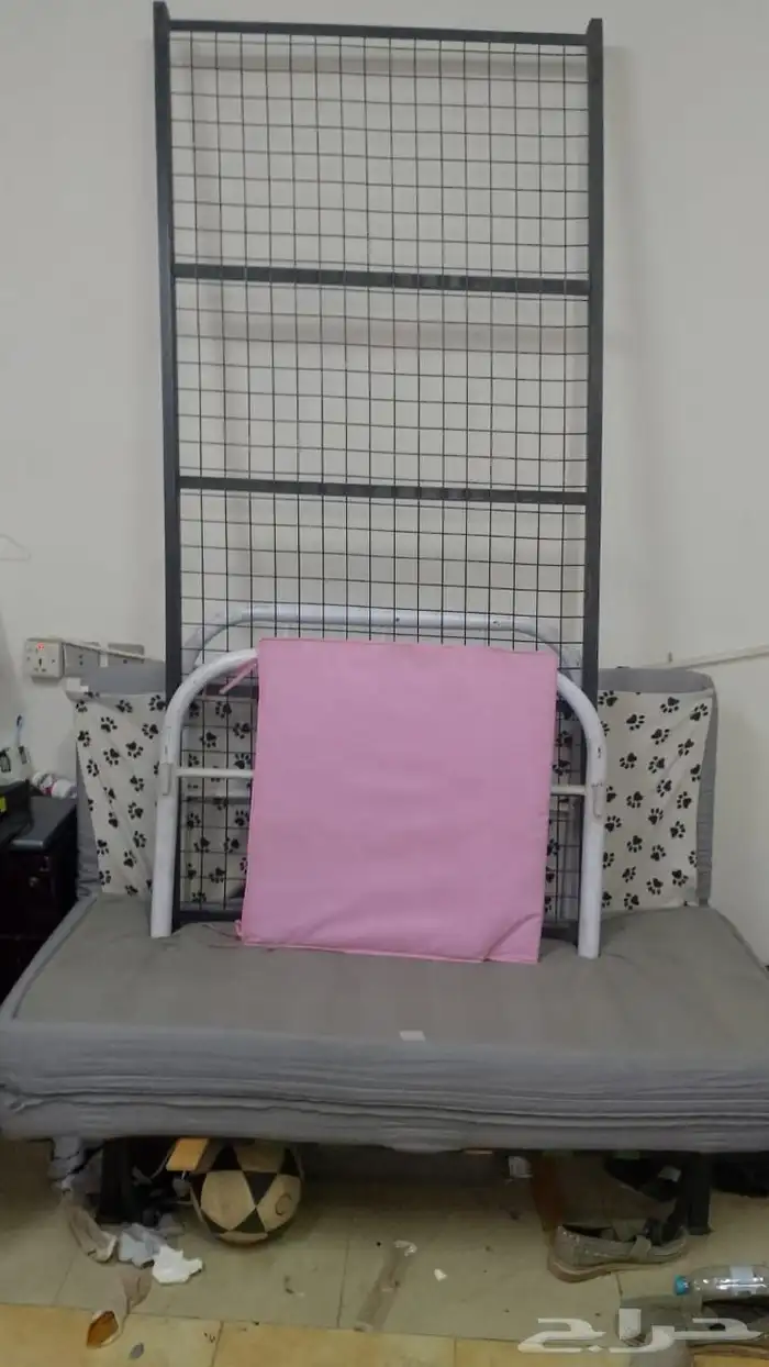 غسالة وسرير فردي بالمرتبة للبيع ومعه سرير بالمرتبة سحاب يحتا 0