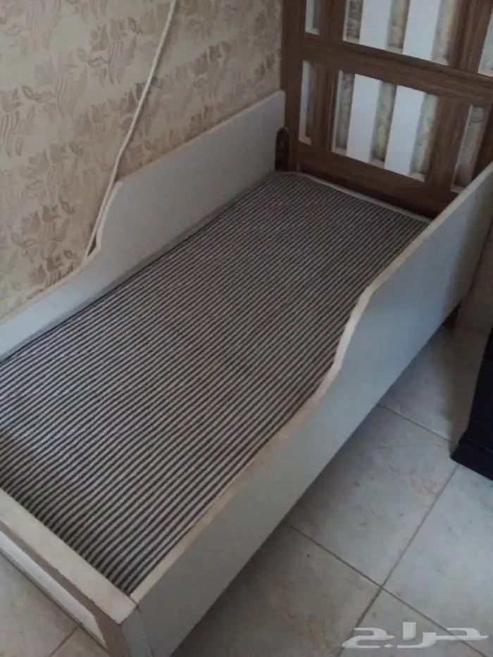سرير طفل بحاله ممتازه 0