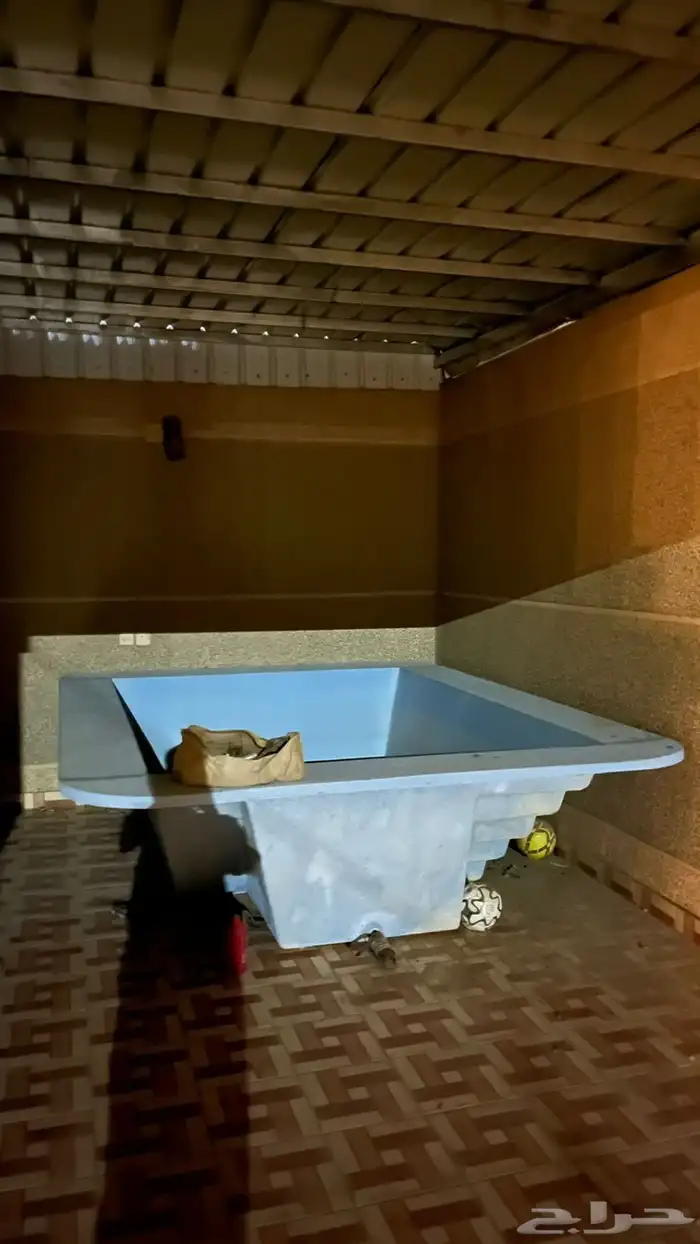 مسبح للبيع 0
