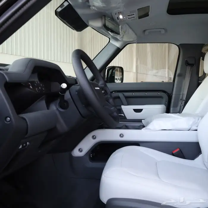 لاند روفر ديفندر HSE X V6 موديل 2025 6