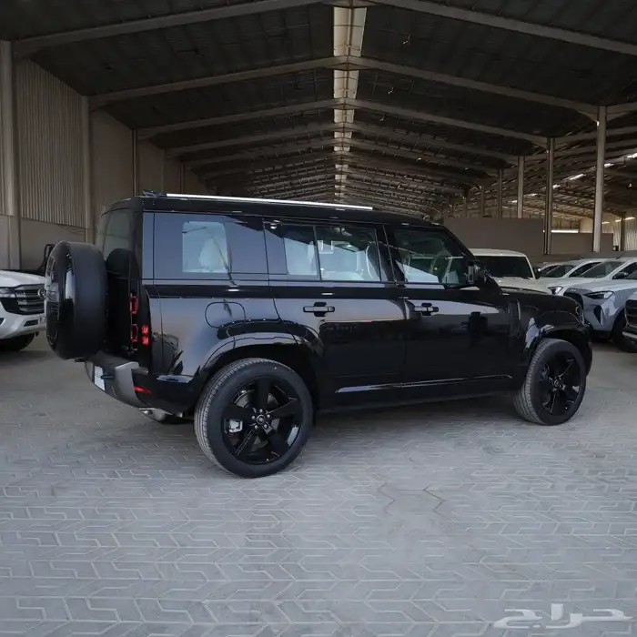 لاند روفر ديفندر HSE X V6 موديل 2025 1