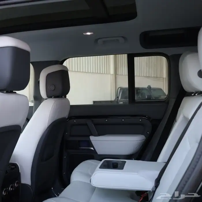 لاند روفر ديفندر HSE X V6 موديل 2025 8