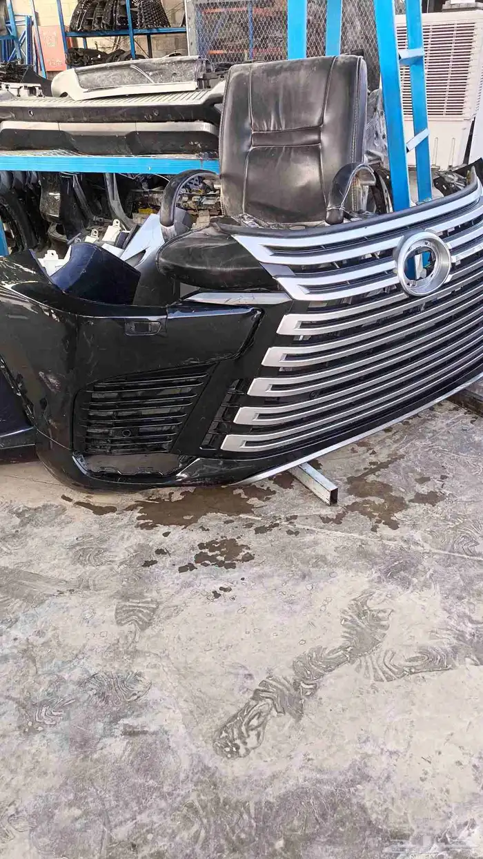 صدام امامي لكزز LX600 0