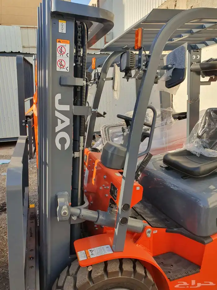 رافعه شوكية 3 طن ارتفاع 4.5 متر ثلاث حركات مكينه ايسوزو ي 4