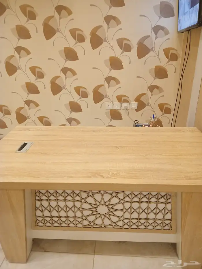 مكتب جديد لم يتم استخدمه مع قطعتين ادراج ودولاب 0
