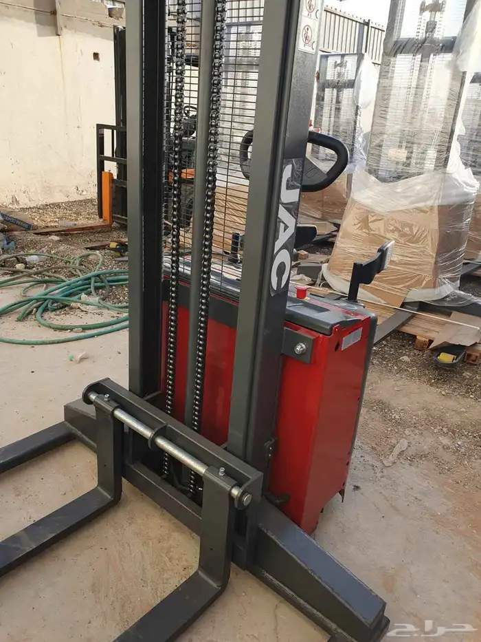 رافعه شوكية 3 طن ارتفاع 4.5 متر ثلاث حركات مكينه ايسوزو ي 6