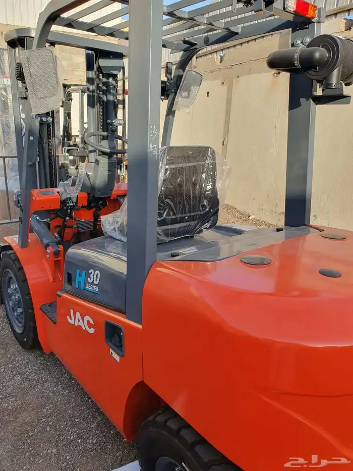 رافعه شوكية 3 طن ارتفاع 4.5 متر ثلاث حركات مكينه ايسوزو ي 0