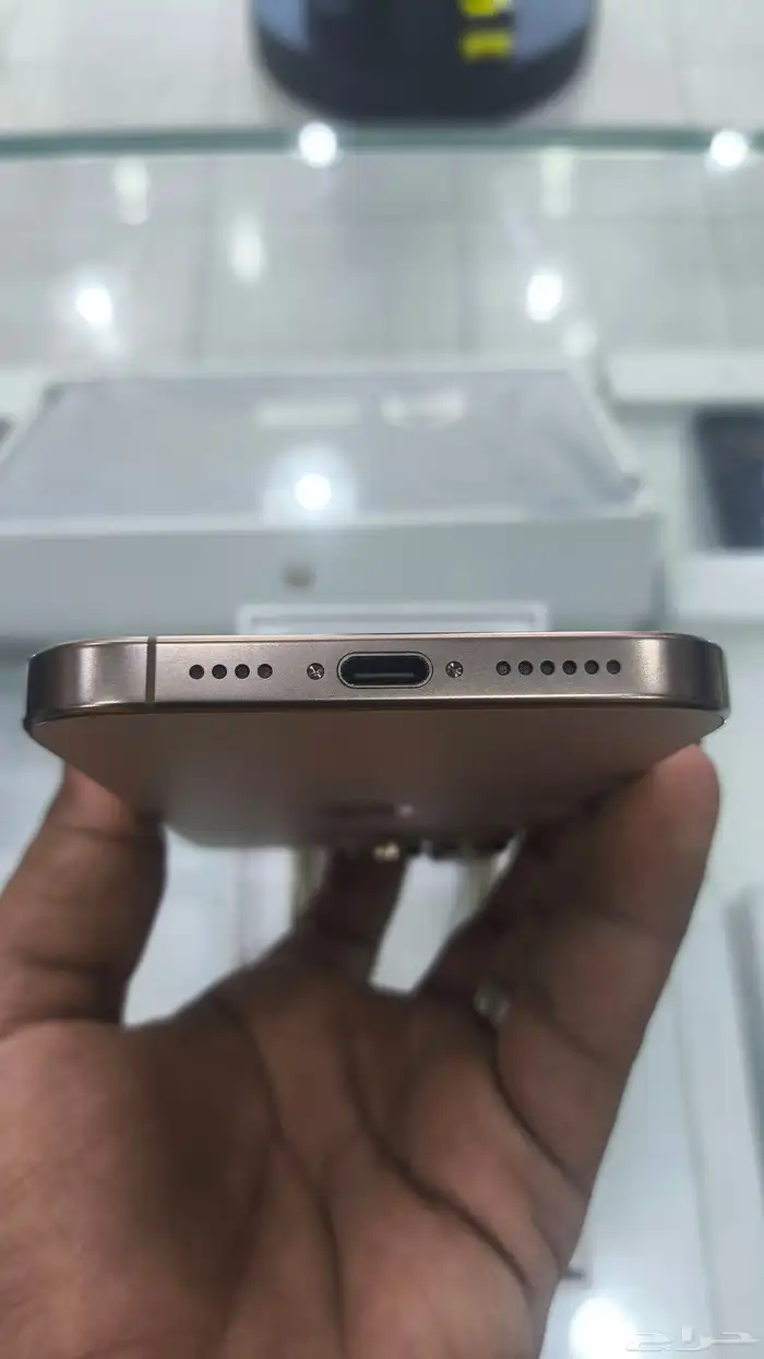 تم البيع أيفون 16 برو ماكس شبه جديد 3