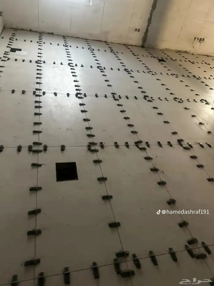 مبلط سيراميك ورخام وبورسلان وارضيات وجدران وفلل عماير 0