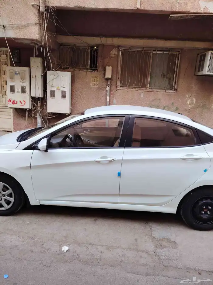 للبيع سيارة اكسنت 2015 كل شي شغال تمام ممشا 320 الف كيلو 1