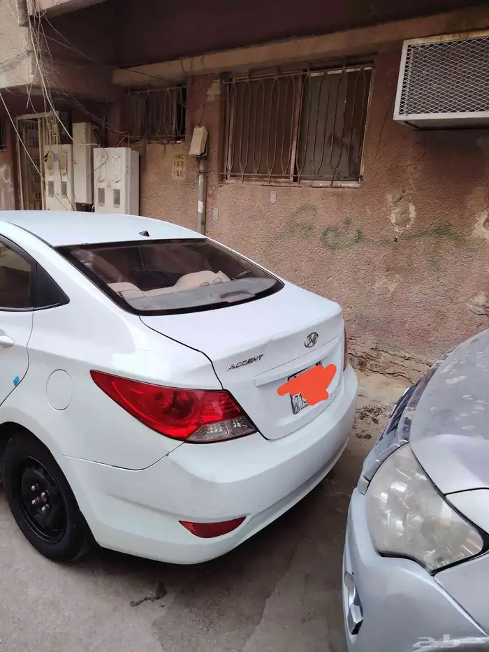 للبيع سيارة اكسنت 2015 كل شي شغال تمام ممشا 320 الف كيلو 5