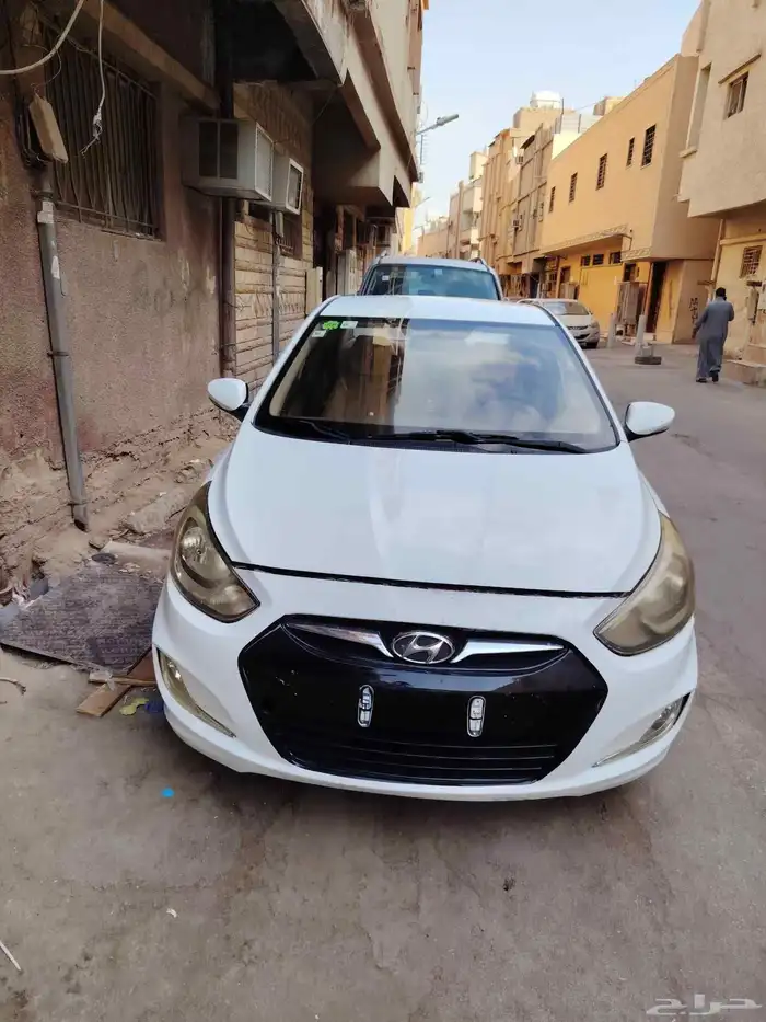 للبيع سيارة اكسنت 2015 كل شي شغال تمام ممشا 320 الف كيلو 0