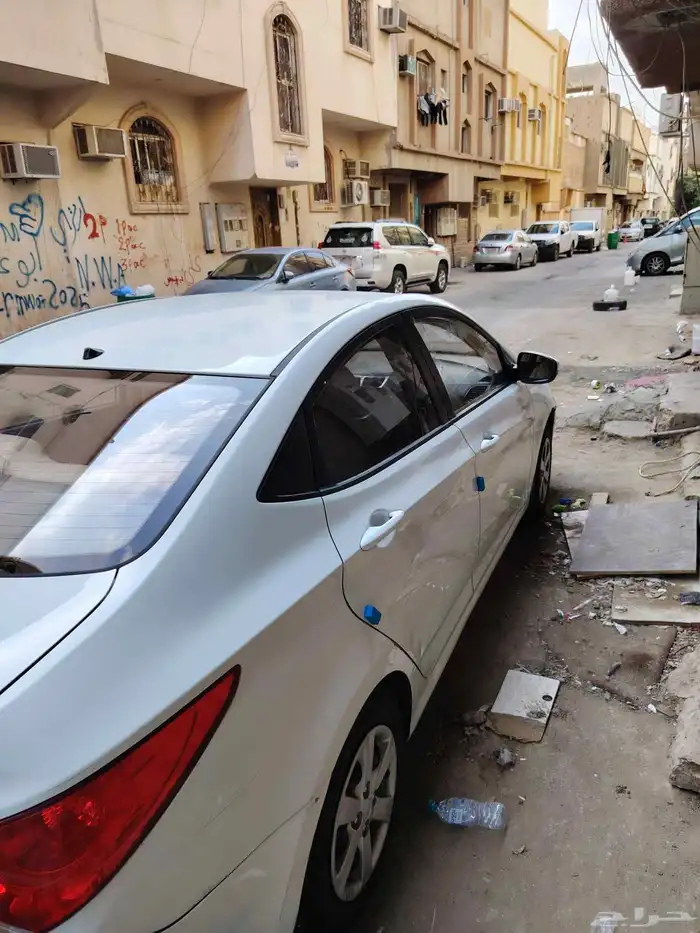 للبيع سيارة اكسنت 2015 كل شي شغال تمام ممشا 320 الف كيلو 4