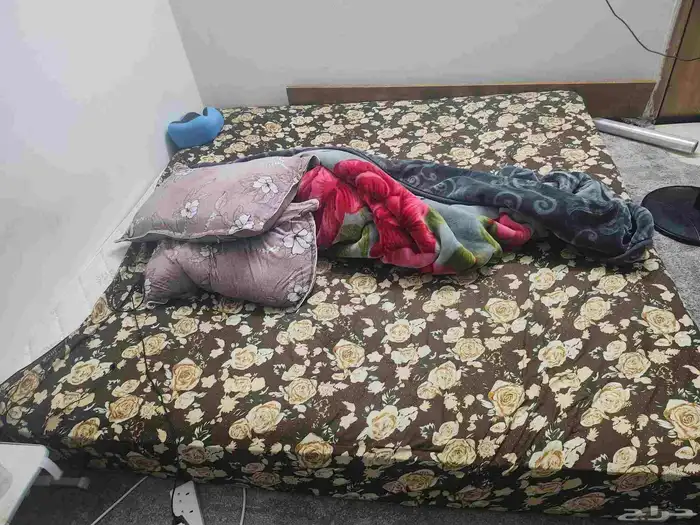 King bed for sale with mattress 0