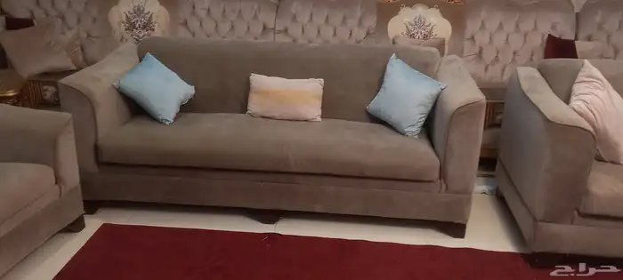 كنب خمس قطع شبه جديد مخمل مع المخدات والستاره 3