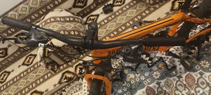 دراجه مستعمل حطيت صور يلي معيوب كمان وكفرات يبغالها تغير ابع 0