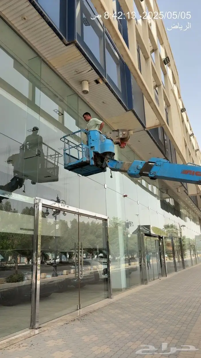 تنظيف الواجهات الخارجية و الداخلية للمباني الزجاجية 7