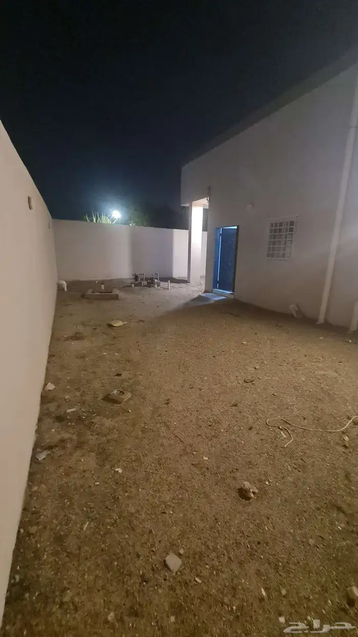استراحة للايجار مع حوش مستقل في الدرب 11