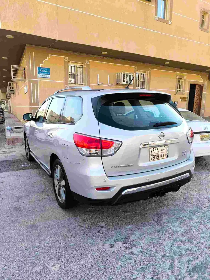 Nissan Pathfinder 1