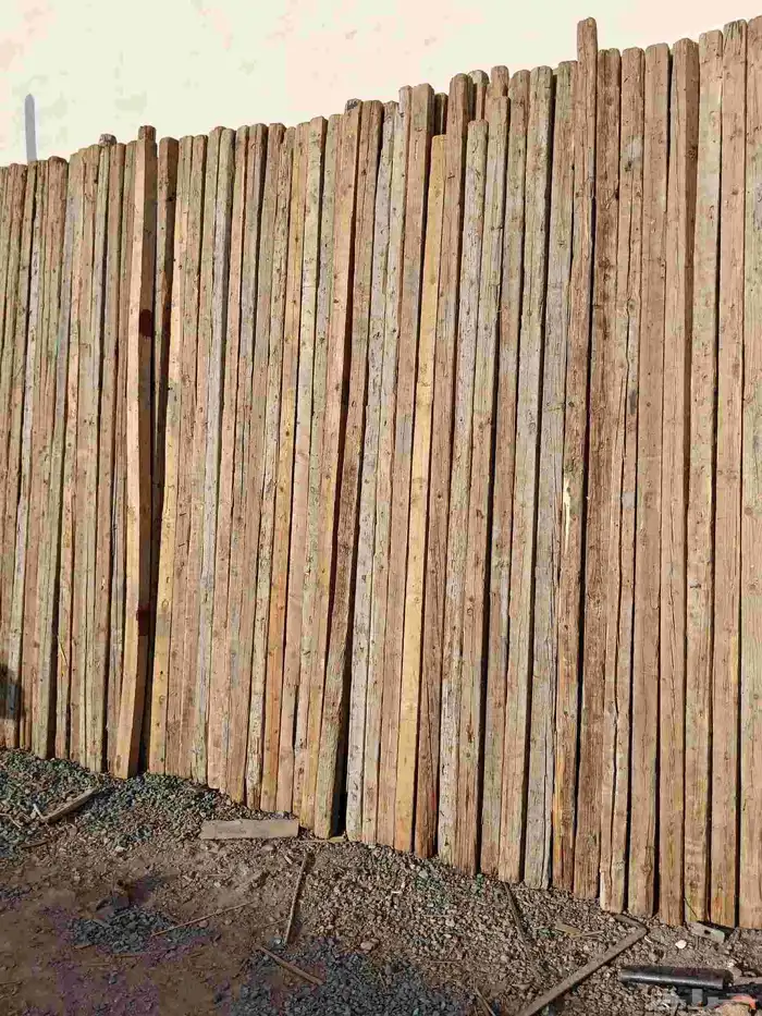 السلام عليكم يوجد عدة اخشاب للبيع 4