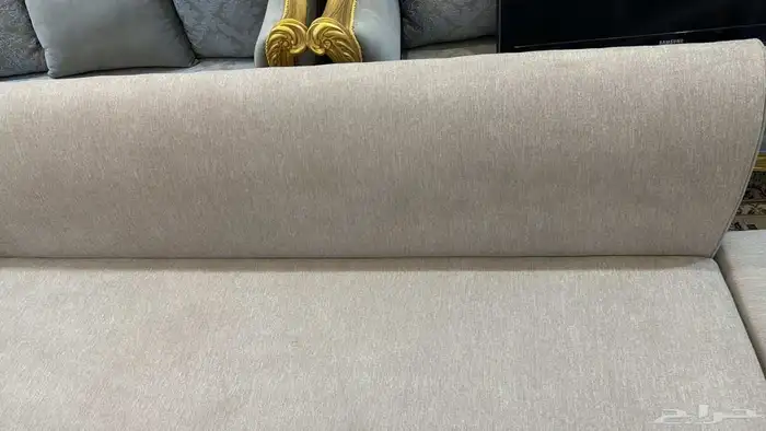 كنبات شبه جديده مشتراها تقريبا5000ريال  في غرفة الملحق. 0