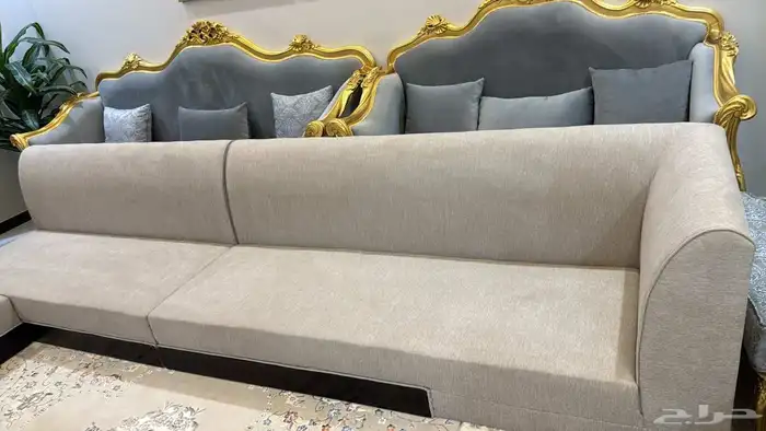 كنبات شبه جديده مشتراها تقريبا5000ريال  في غرفة الملحق. 3