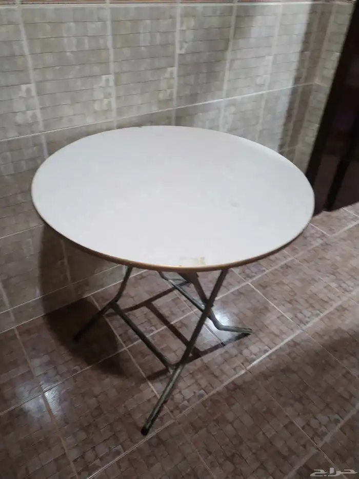 طاولة طعام خاليه من العيوب 3