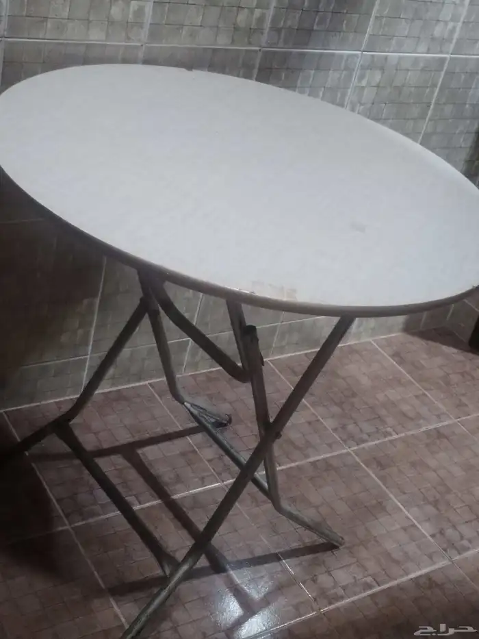 طاولة طعام خاليه من العيوب 1