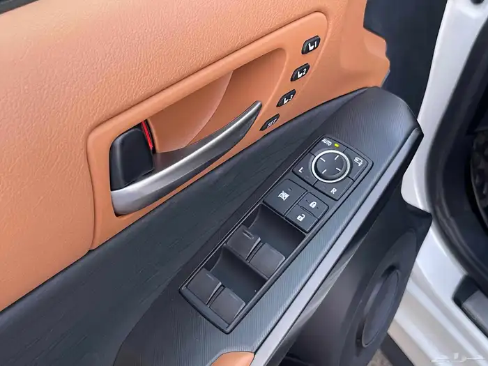 لكزس 2024 lS300 سعودي 18