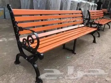 كرسي الحديقة من الحديد والخشب ورجل في الوسط لتحمل اوزان 19