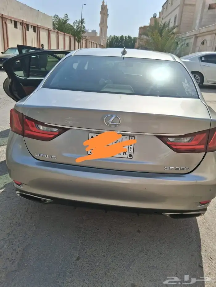 لكزس Gs المديل 2015 العداد440الف 6سلندر نوع الوقود بنزين ال 4