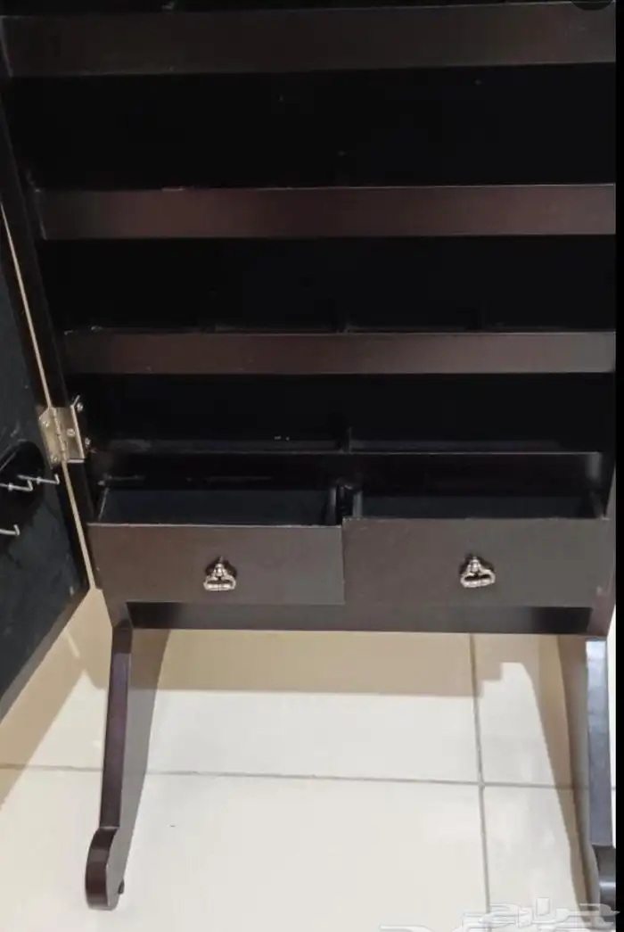 مرايا دولاب الاكسسوارات مستخدمة ونظيفة للبيع المستعجل 2