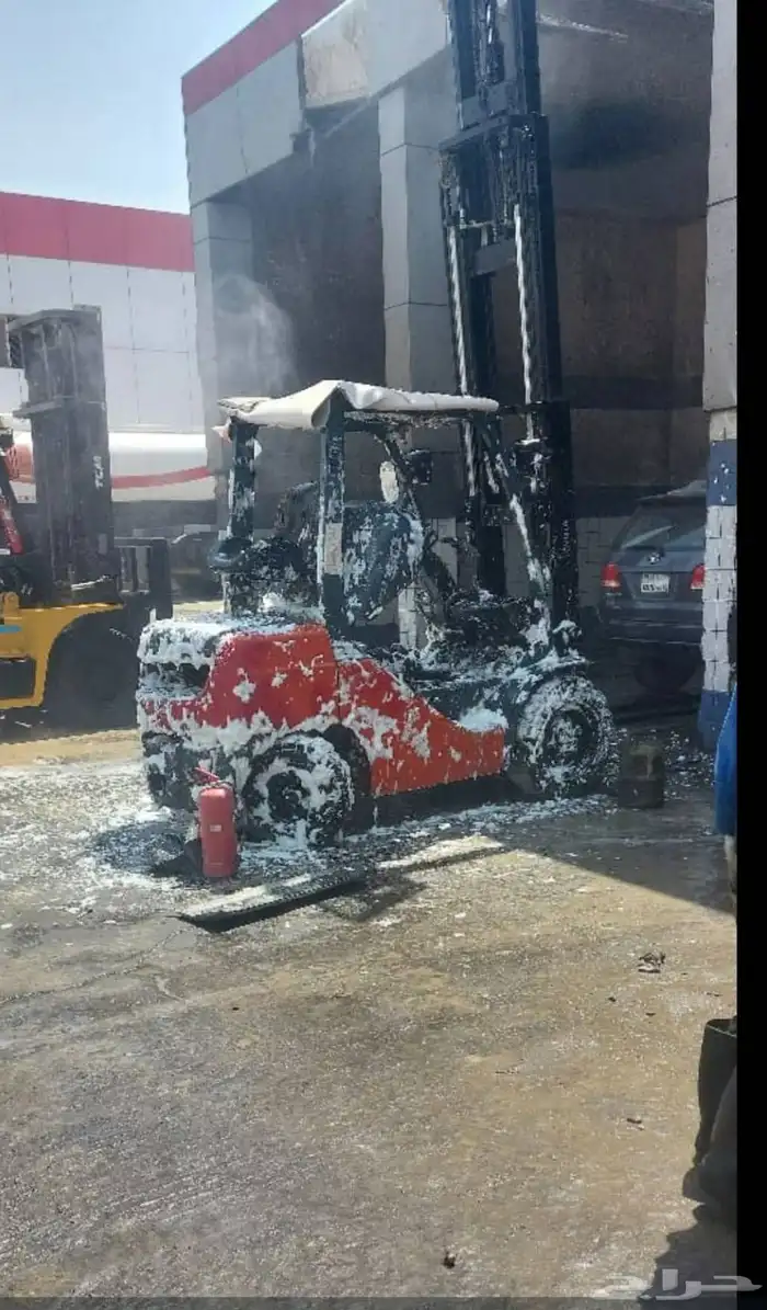 النصر لتاجير جميع انواع الروافع الشوكيه والمعدات الثقله بجيم 0